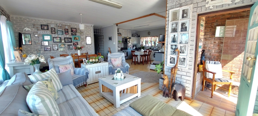 5 Bedroom Property for Sale in Sunrise On Sea Eastern Cape